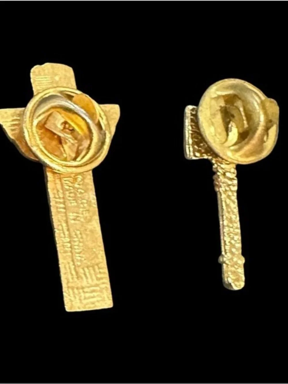 Vintage Alaska Totem Souvenir & Gold Tone Pin Set
